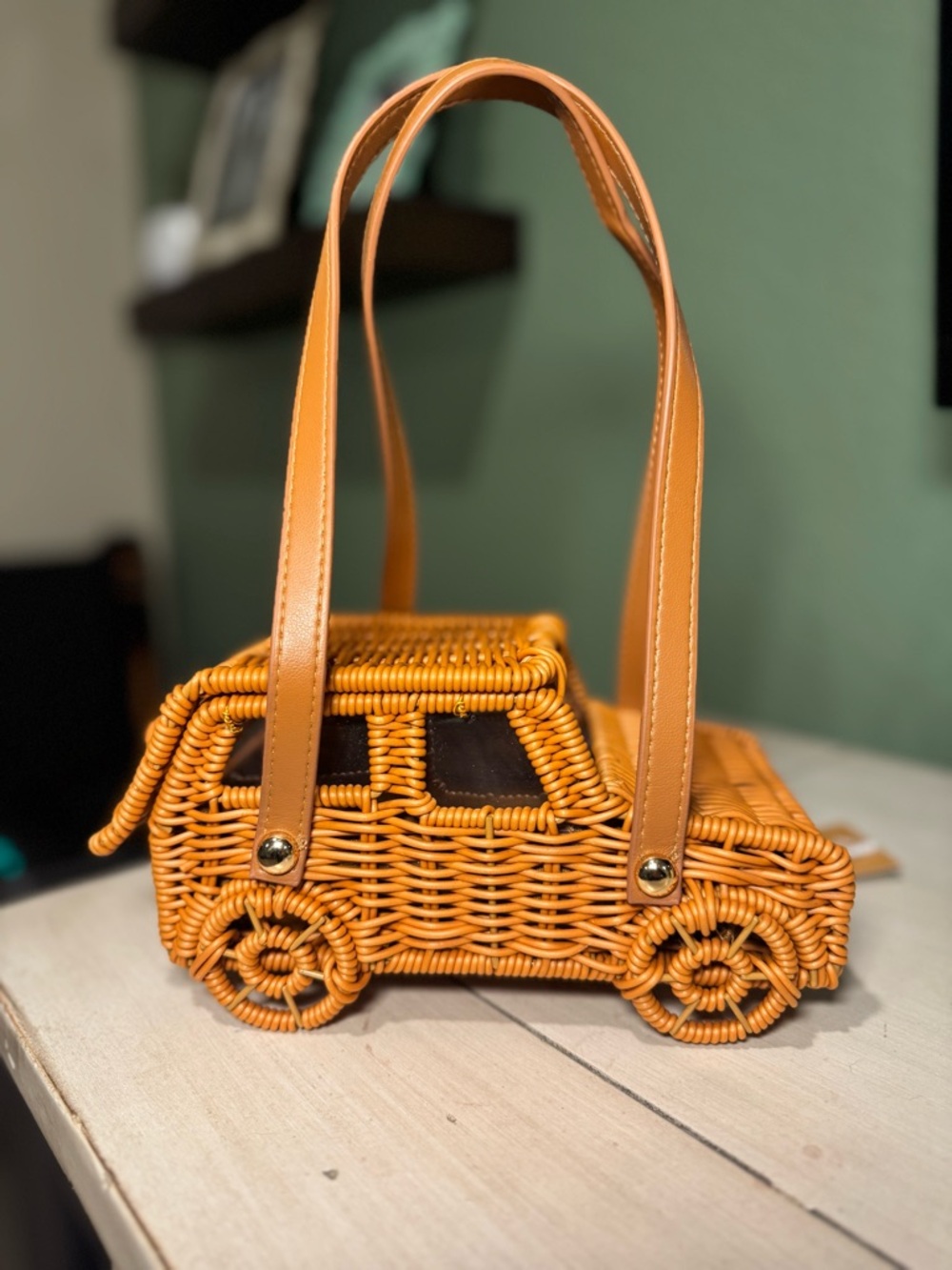 Tommy Bahama Wicker Woven Car Bag with Tan Straps NWT - Picture 2 of 4